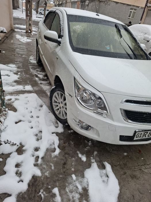 Kobalt avtomobili sotiladi.