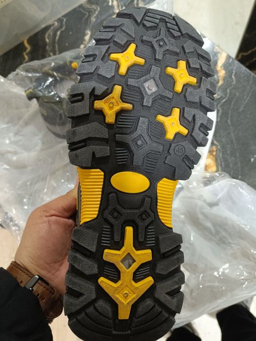 Yangi krasofka xitoydan kelgan 42,43 razmerga tushadi