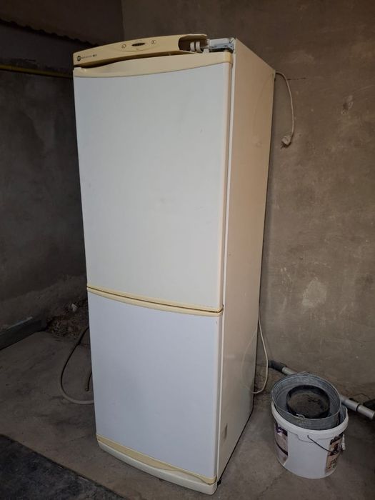 Холодильник     .