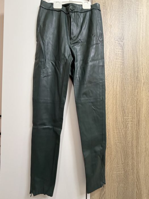Стилен дамски панталон от еко кожа !