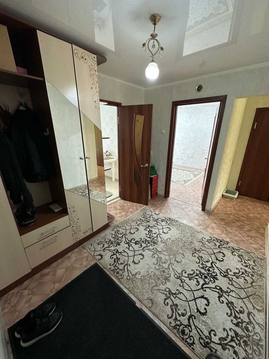 Продам 2-комн квартиру, 20 мкрн, 2 этаж