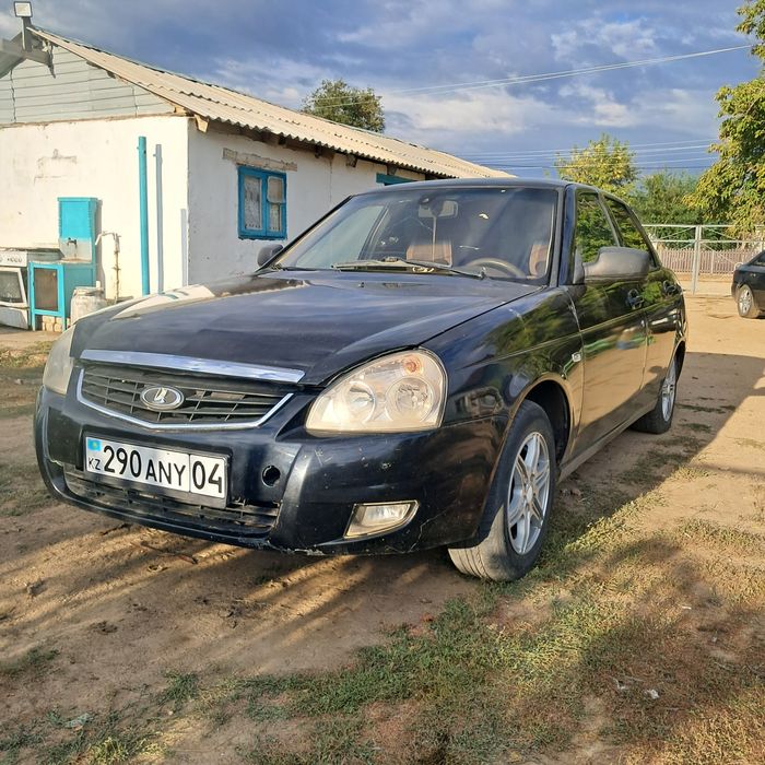 Продам авто приора седан.