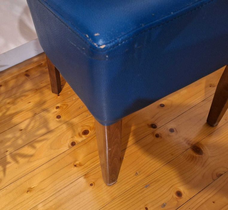 Scaune din lemn tapitate