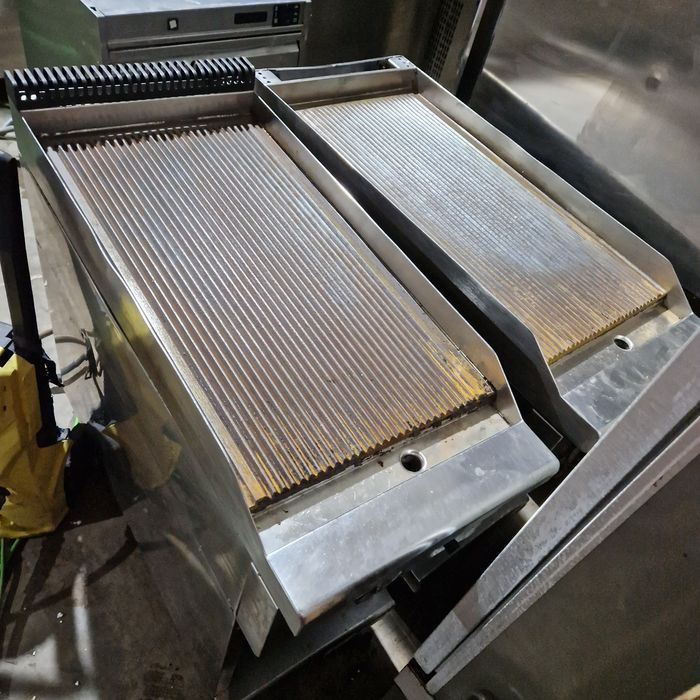 Grill electric sau gaz, de putere neted si striat