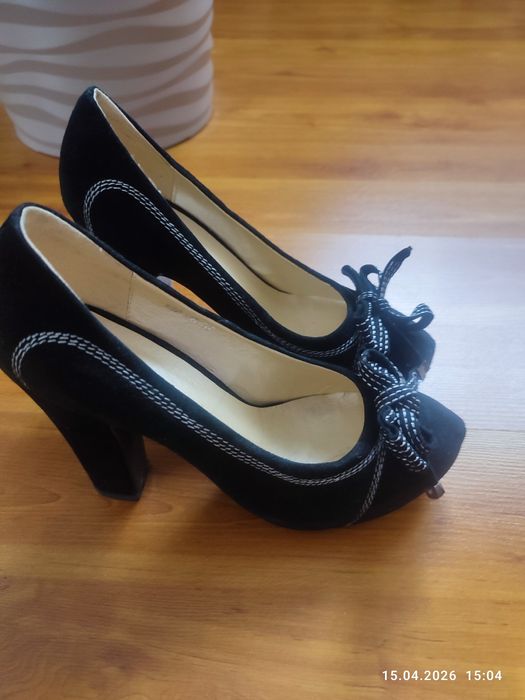 Продам женские туфли