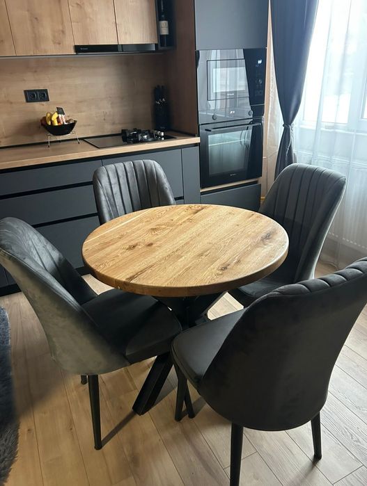 Трапезна маса от масив дъб с метални крака