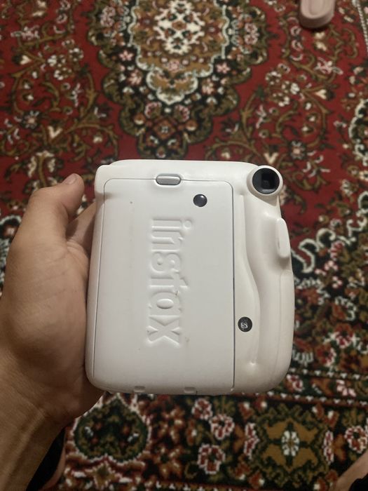 Продаю instax mini 11 белый