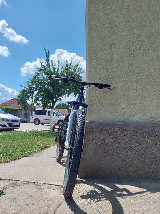 Vând bicicleta GENESIS
