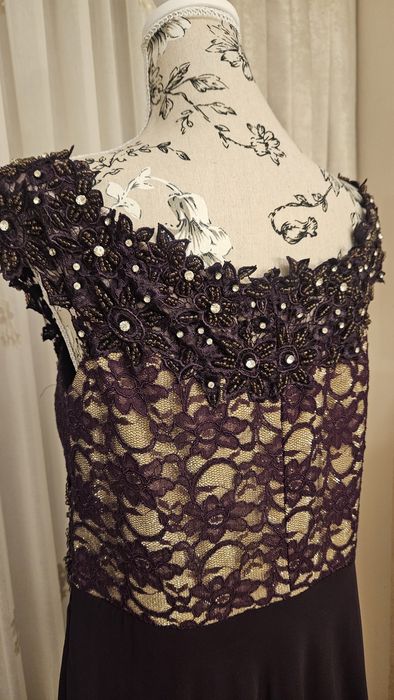 Rochie de seara eleganta, mov regal cu auriu și pietre aplicate!