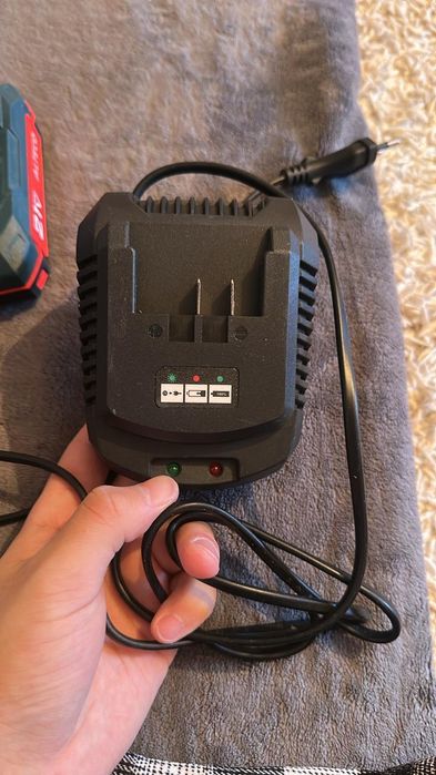 Продаётся зарядка для шуруповерт