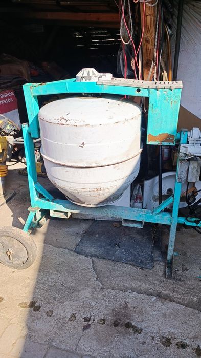 inchiriez mai compactor, placa și picamer, mașina taiat beton,betonier