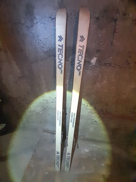 Ски с автомати, щеки и ски обувки