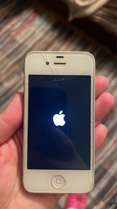 Продам iphone 4s