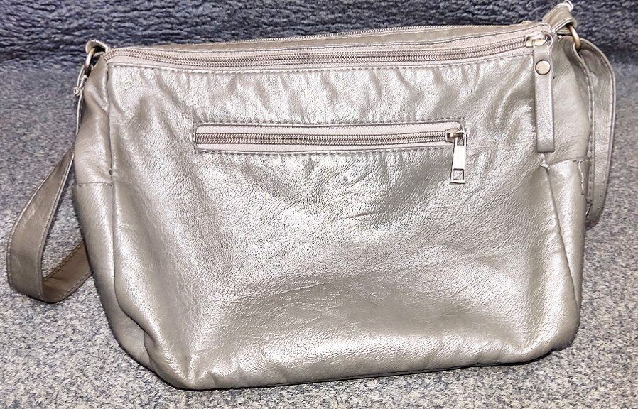 Продаю женскую сумку