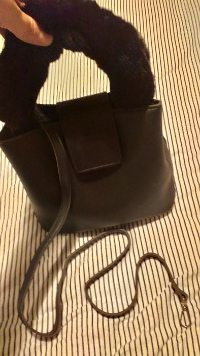 Poseta eleganta din piele neagra