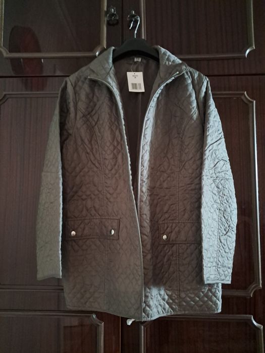 Продам куртки тёплые .