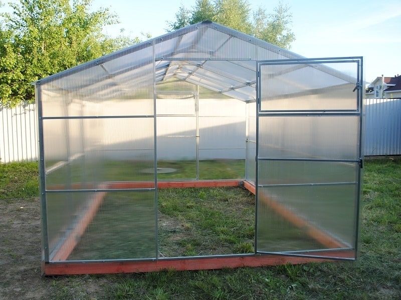 Теплица домиком из поликарбоната