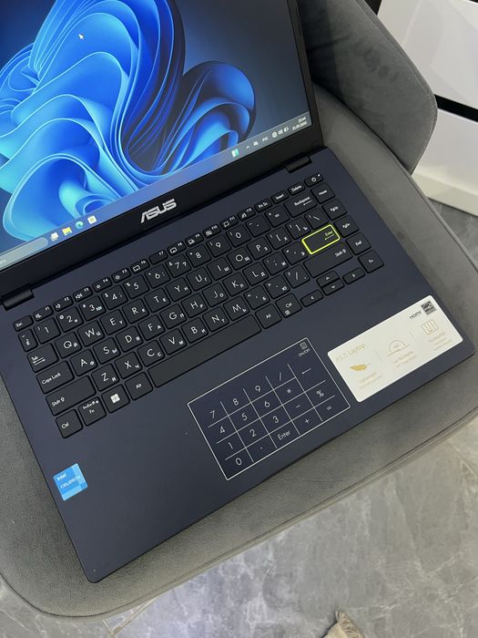 Шустрый ноутбук Asus VivoBook