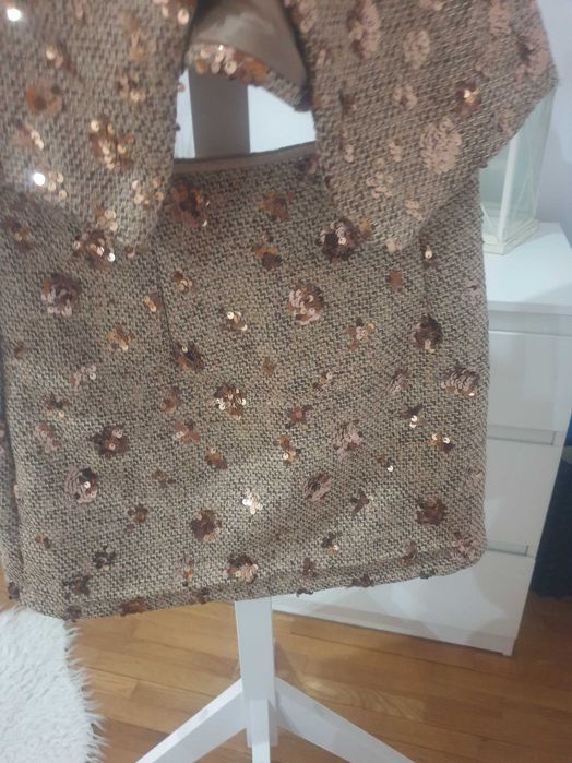 Дамски костюм с бляскави частици