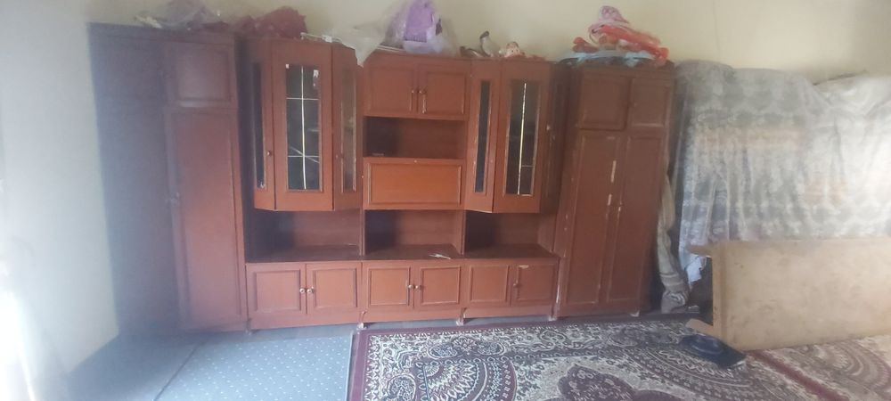 Ajoyib mebel jihoz kamchiliklari deyarli yo‘q. Stenka mehmonxona uchun