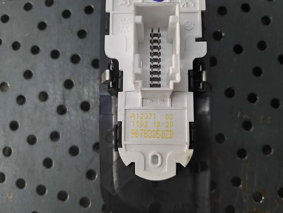 Bloc butoane geamuri oglinzi stanga fata opel vivaro c 967833502d 98144414zd