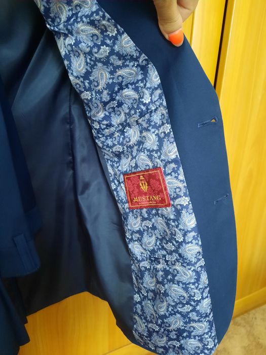 Продам школьный костюм