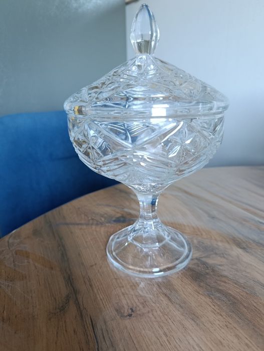 Продам конфетницу Богемия