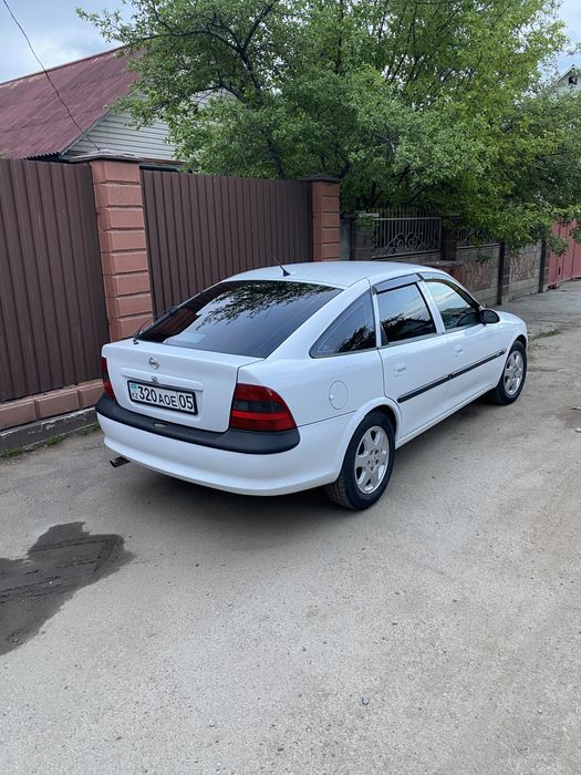 Опель Вектра б 1997 год