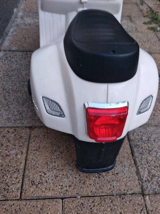 Motocicleta vespa copii