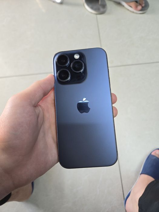 iphone 15 pro tomni sini