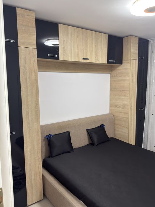 Închiriez apartament 3 camere CENTRAL