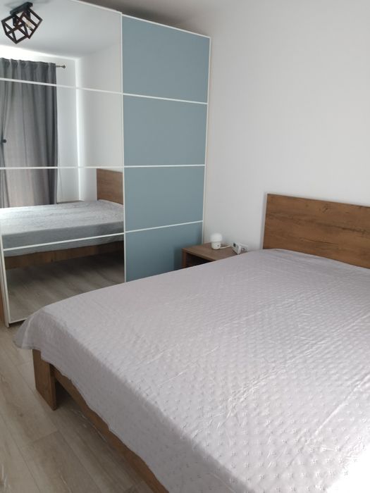 Ofer spre închiriere apartament cu 2 camere