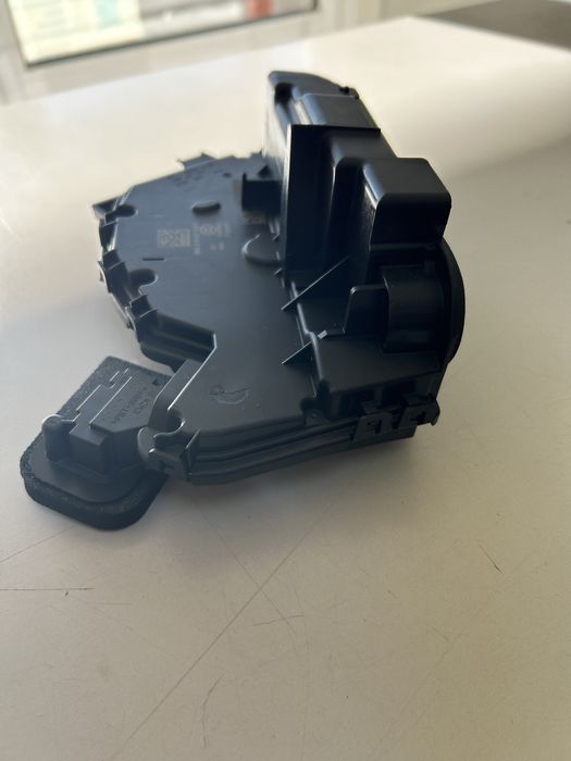 Оригинална брава на врата (VW Caddy,Passat B8,Audi Q3