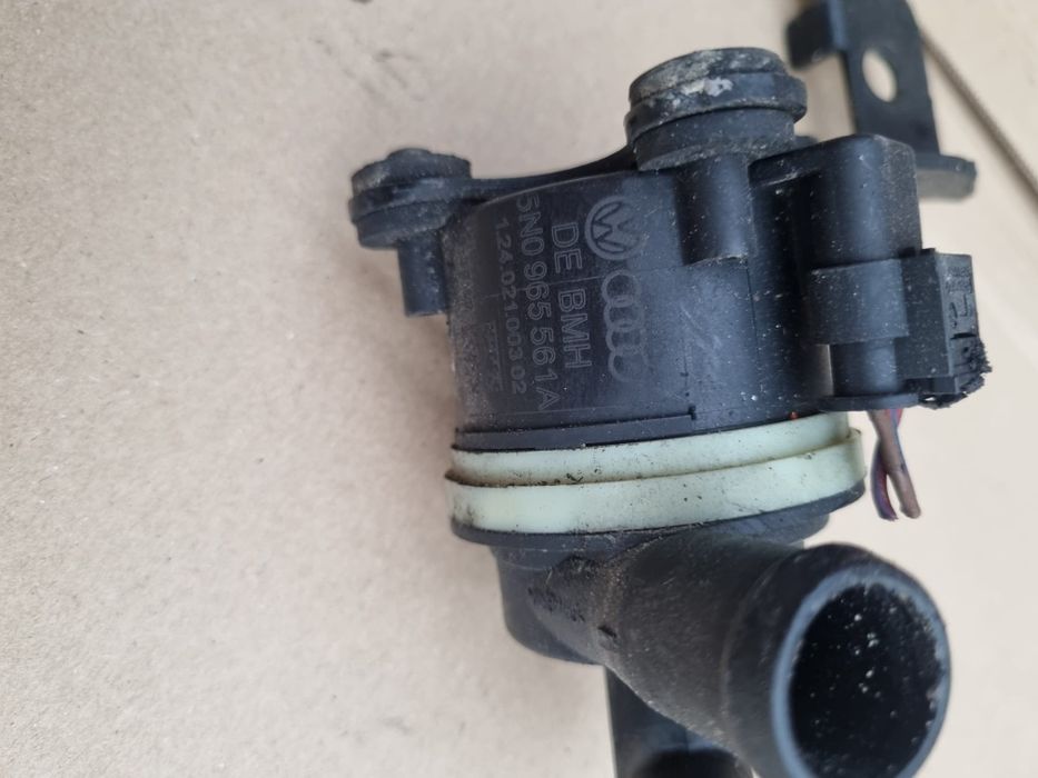 Pompa recirculare apa VW Passat B7 CC Audi A4 A5