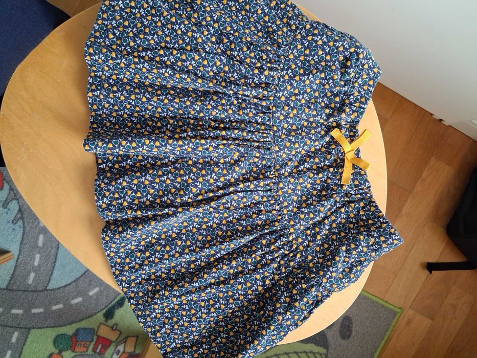 Поличка и две жилетки за момиченце на 6-7 години