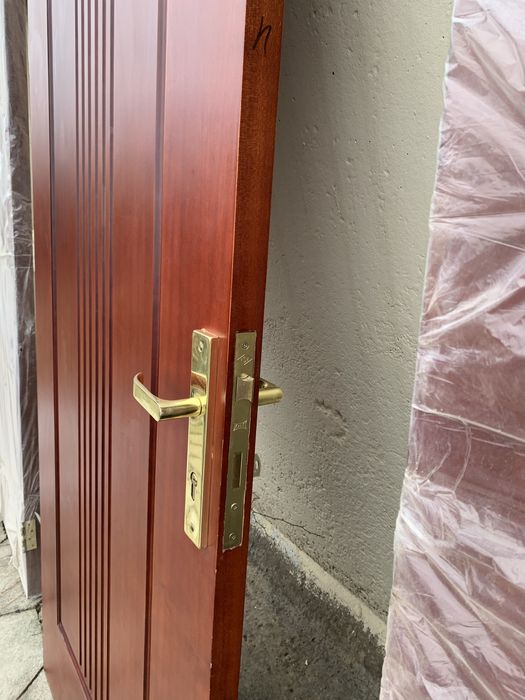 Двери деревянные