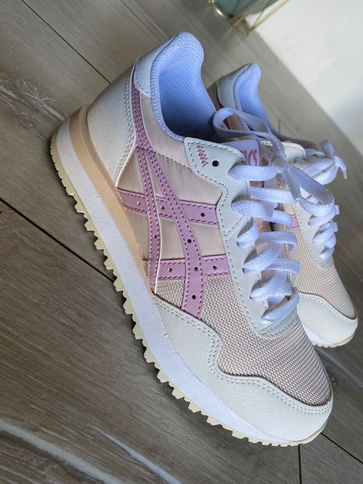 Маратонки Asics 37 номер, чисто нови.