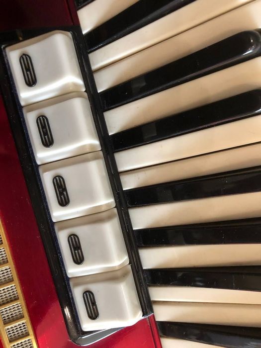 Аккордеон Weltmeister 3/4 [красно-перламутровый]