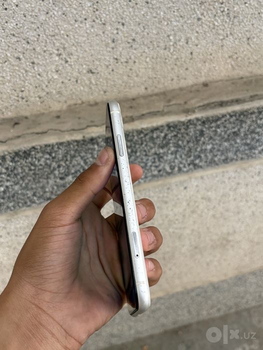 Iphone 11 srochno sotiladi narxini kelishtirip beramz