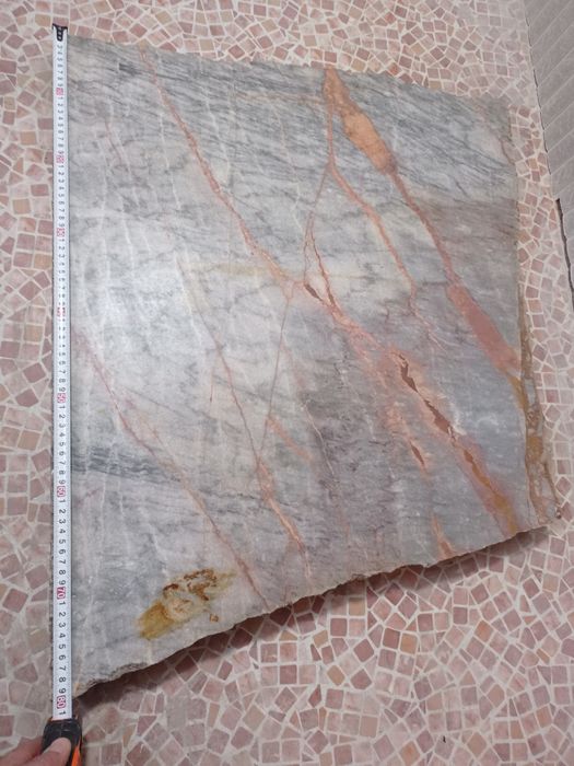 Мраморный камень