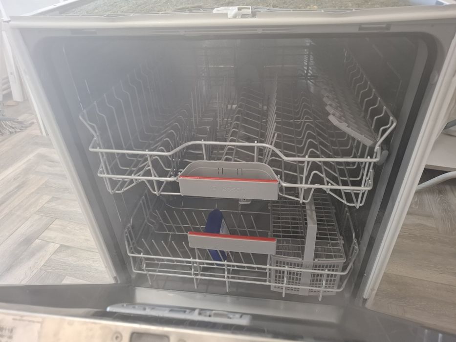 Mașina de spălat vase independenta BOSCH, 12 seturi, 6 programe,  Wi-Fi