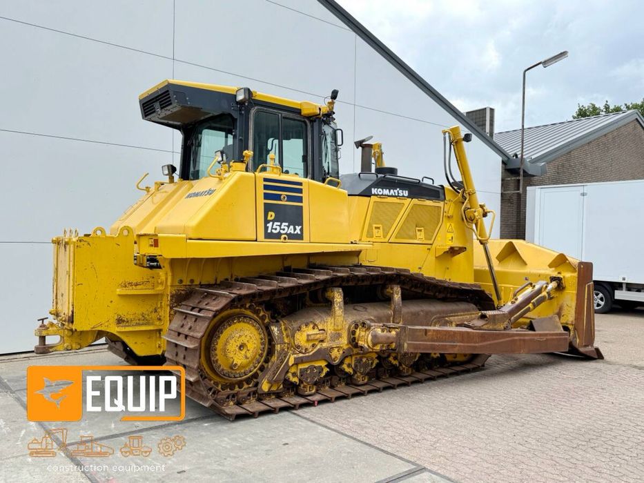 Komatsu D155AX-8 бульдозер