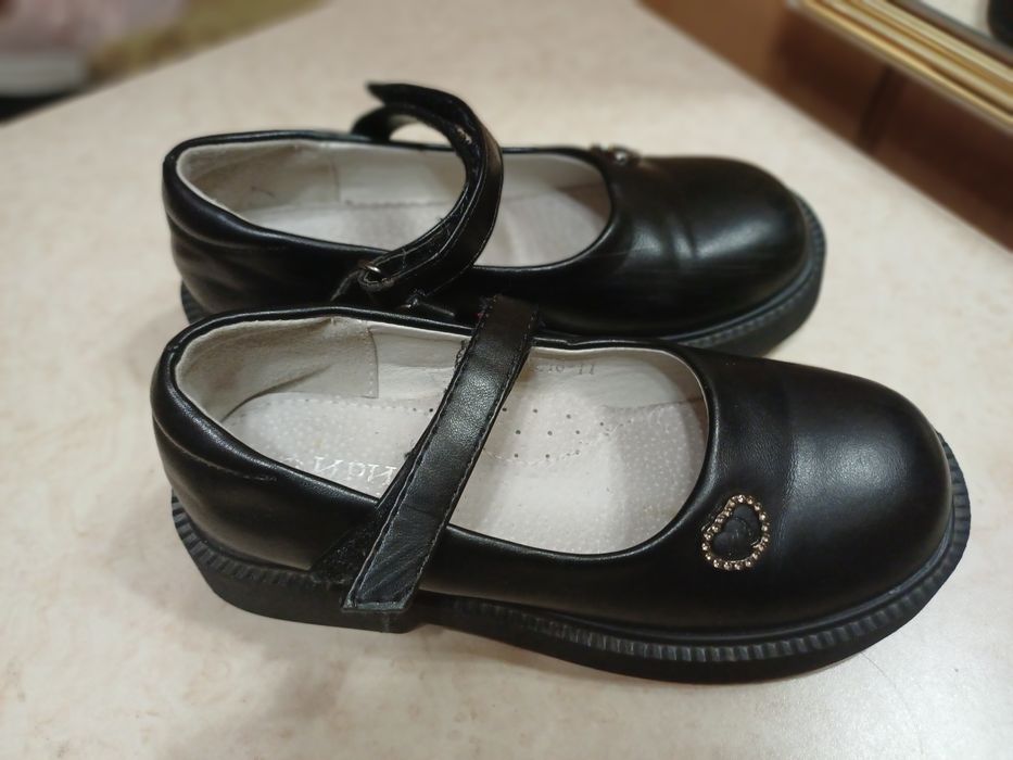 Продам детские туфли