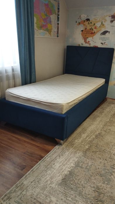 Кровать с матрасом