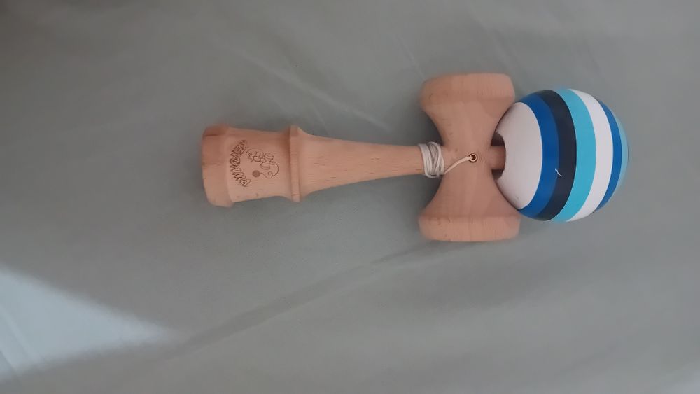 Kendama aproape noi