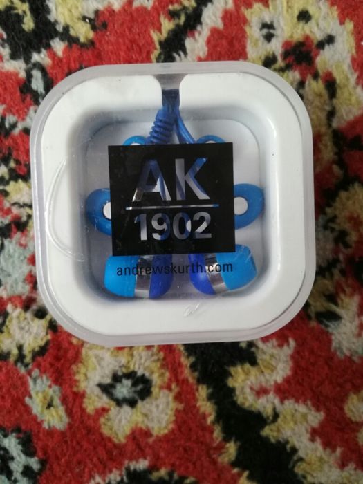 Продам наушники проводные