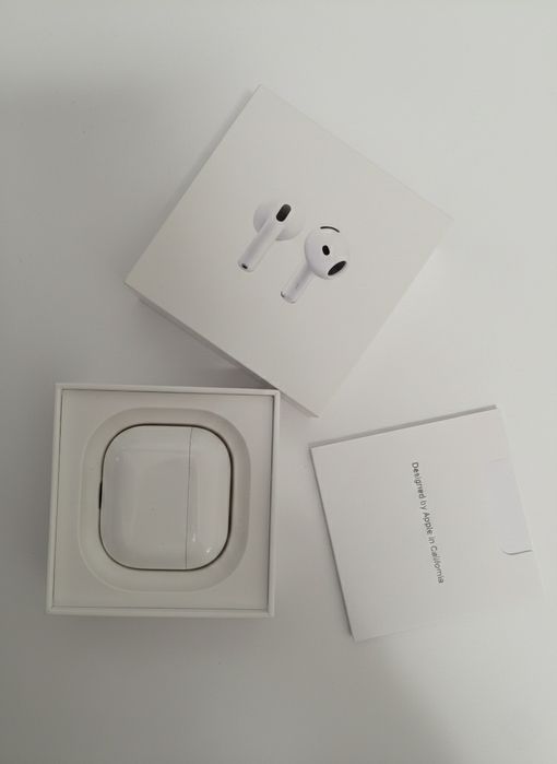 Продаю Airpods 4