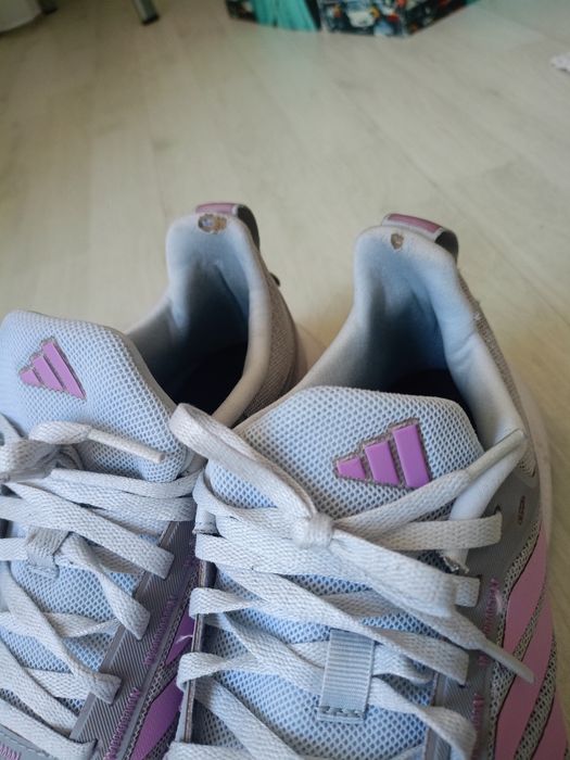 Vând pantofi sport pentru alergare,Adidas mărimea 40,