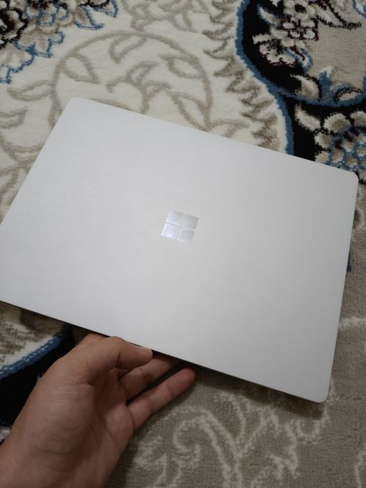 Microsoft surface laptop 2