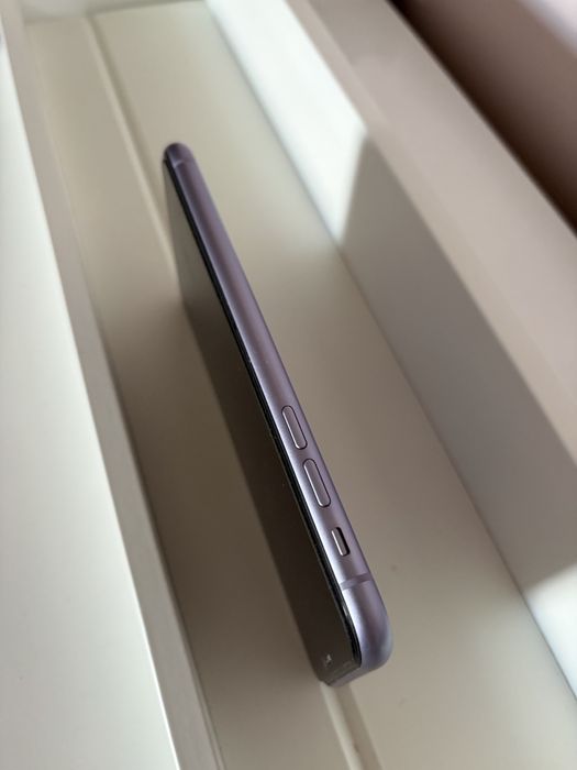Vând iPhone 11 – stare foarte bună, perfect funcțional!